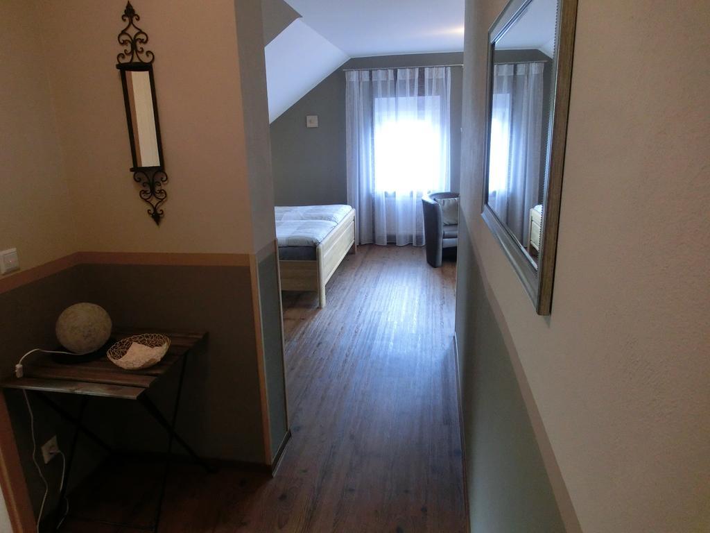 Ferienweingut Hirschen Schulstrasse Bed & Breakfast Burg  Rom bilde