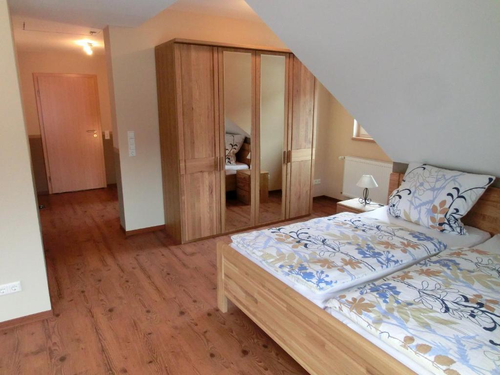 Ferienweingut Hirschen Schulstrasse Bed & Breakfast Burg  Rom bilde